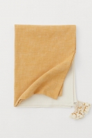 HM  Cotton tablecloth with tassels