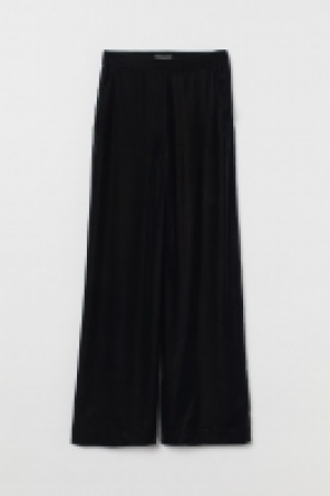 Wide velvet trousers 25.00 €