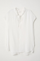 HM  Blouse with a frilled collar