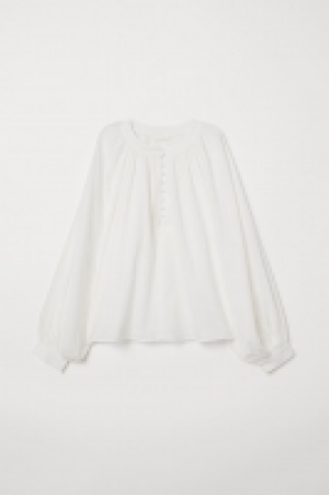 Balloon-sleeved blouse 7.99 €