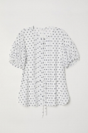Puff-sleeved blouse 17.99 €