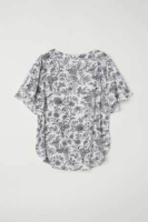 Trumpet-sleeved blouse 6.00 €