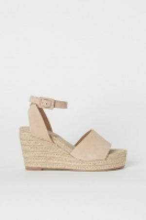 Suede platform sandals 29.99 €