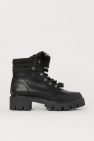 Pile-lined boots 24.99 €
