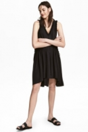 V-neck dress 19.99 €