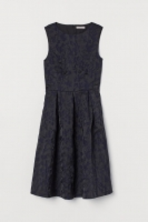 Jacquard-weave dress 25.00 €