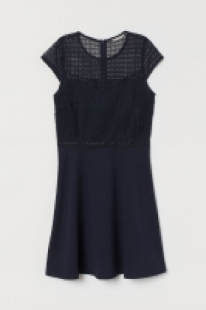 Cap-sleeved dress 15.00 €