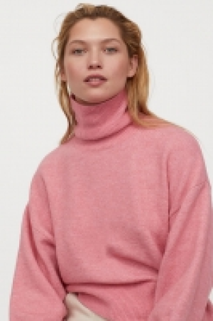 Fine-knit polo-neck jumper 13.00 €