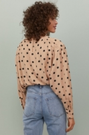 Batwing-sleeved blouse 9.00 €