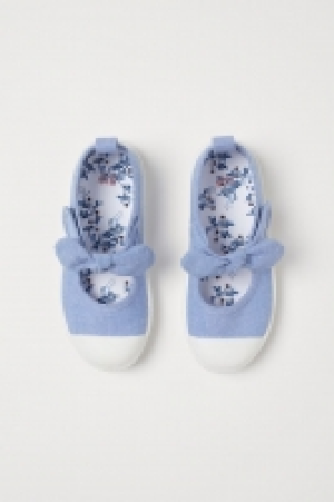 Trainers with a bow 7.00 €