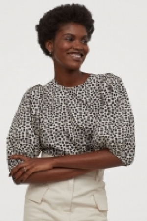 Puff-sleeved blouse 7.99 €