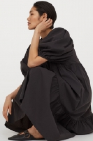 Puff-sleeved dress 24.99 €