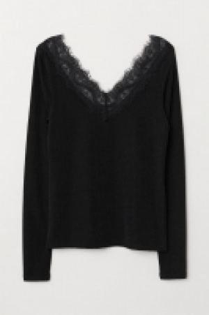 Top with lace details 7.99 €