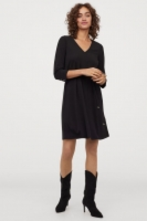 V-neck dress 9.99 €