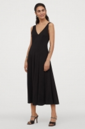 V-neck dress 24.99 €
