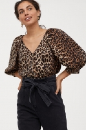 Balloon-sleeved blouse 12.99 €