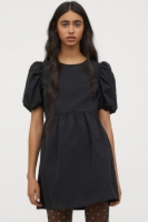 Puff-sleeved dress 14.99 €