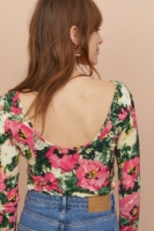 Top with a low-cut back 6.99 €