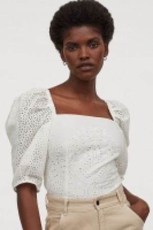 Broderie anglaise blouse 12.99 €