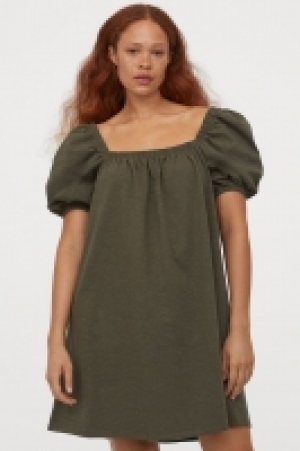 Puff-sleeved dress 8.99 €