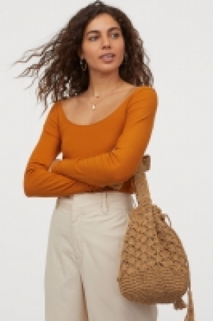 Ribbed top 5.99 €