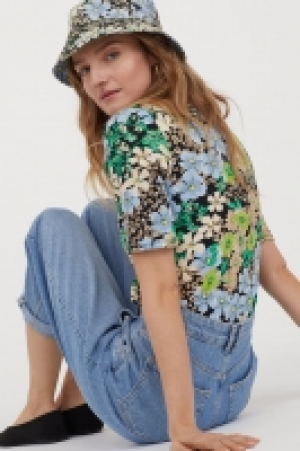 Scoop-necked top 4.99 €
