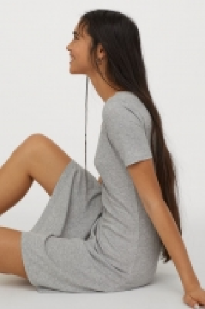 Ribbed dress 8.99 €