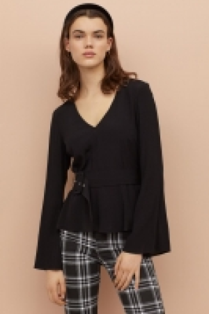 Belted blouse 14.99 €