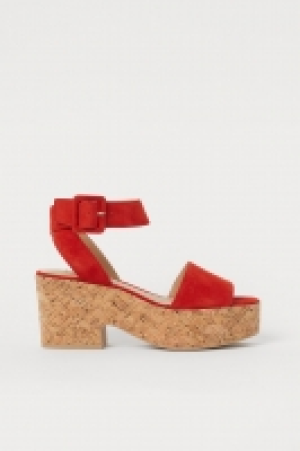 Suede platform sandals 24.99 €