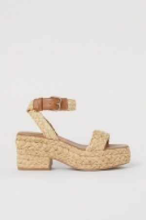 Platform sandals 24.99 €