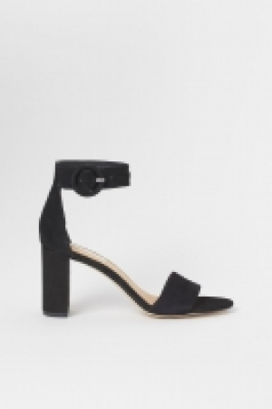 Suede sandals 29.99 €