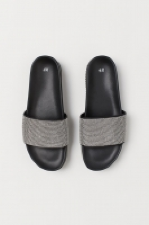 Pool shoes 12.99 €