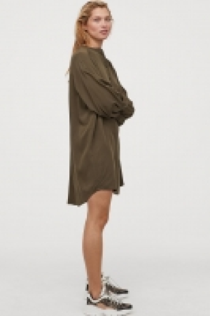 Balloon-sleeved dress 9.99 €
