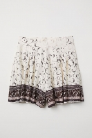 Patterned shorts 19.99 €