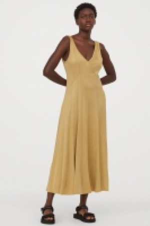 V-neck dress 17.99 €