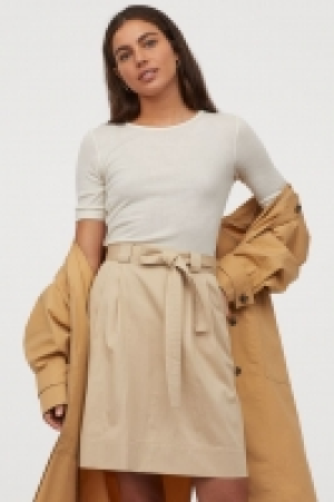 Belted skirt 14.99 €