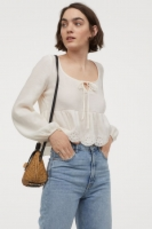 Broderie anglaise blouse 14.99 €