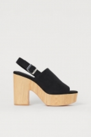 Platform sandals 12.99 €