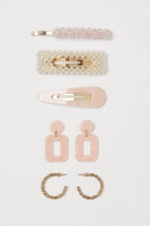 Earrings and hair clips 12.99 €
