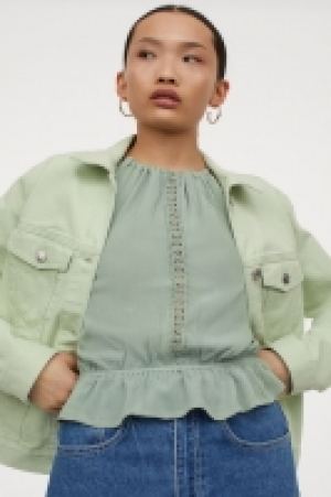 Crinkled top with lace 7.99 €
