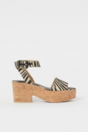 Platform sandals 17.99 €