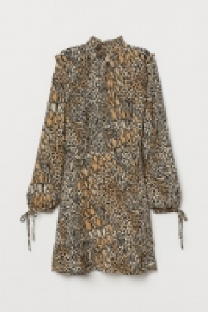 Dress with frills 12.99 €
