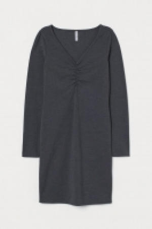 V-neck dress 8.99 €