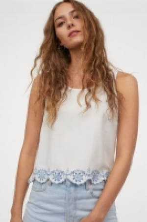 Scallop-hemmed vest top 8.99 €