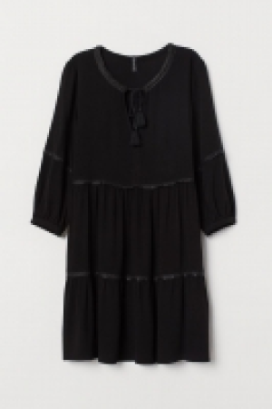 Dress with lace trims 17.99 €