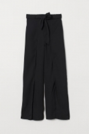 Trousers with high slits 12.99 €
