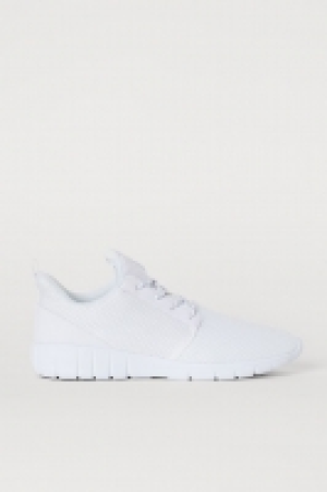 Mesh trainers 17.99 €