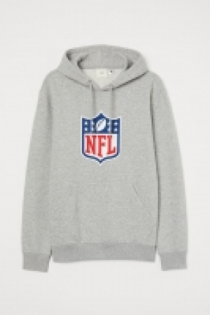 Hooded top with a motif 17.99 €
