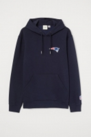 Hooded top with a motif 14.99 €
