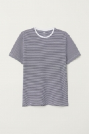 Round-necked T-shirt Slim Fit 4.99 €